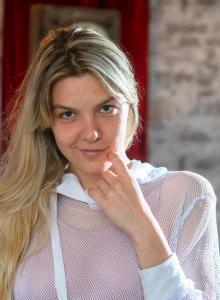 Mischa Wren - Hairy Babe Loves Anal